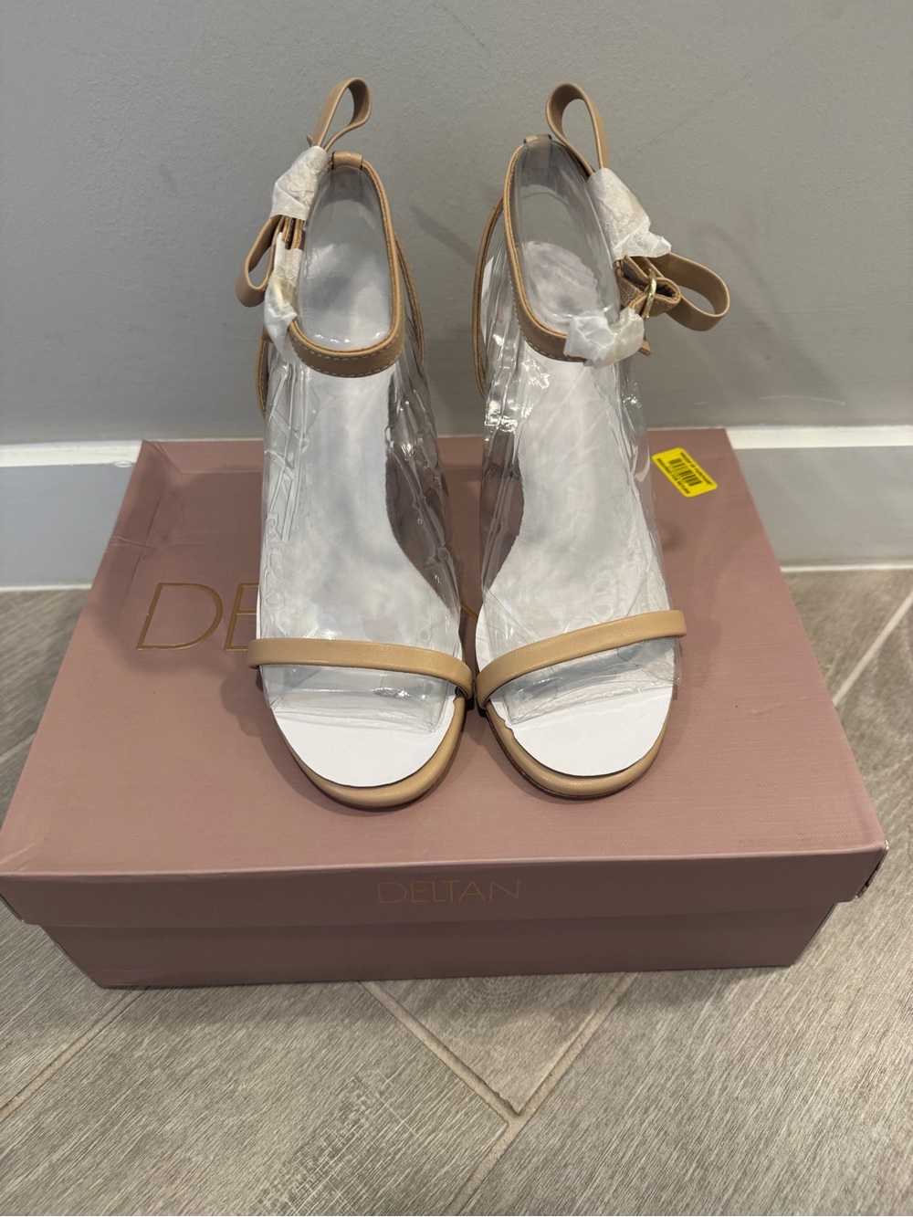 Deltan nude heels - Women's